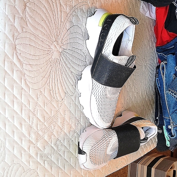 Sorel Sneakers sz 7.5 - Picture 1 of 3